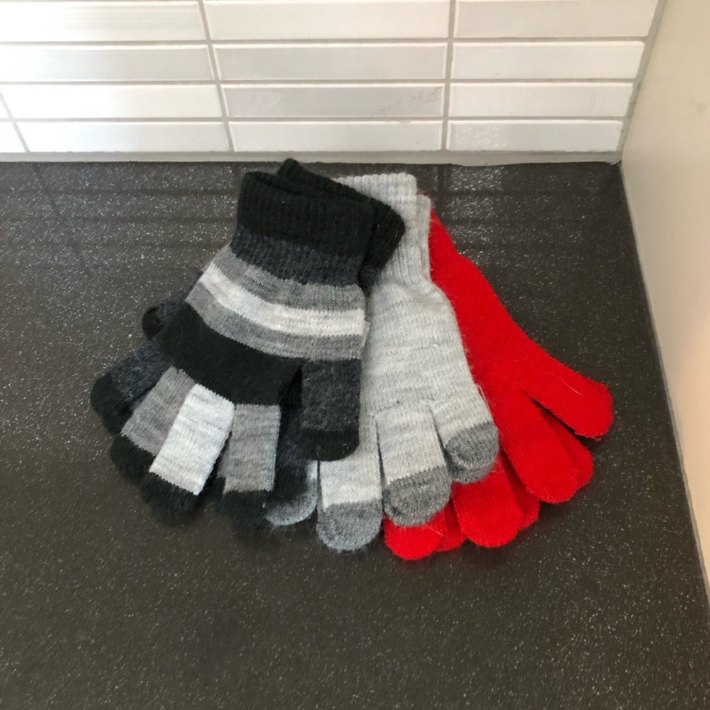 3 sets of kids stretchy gloves